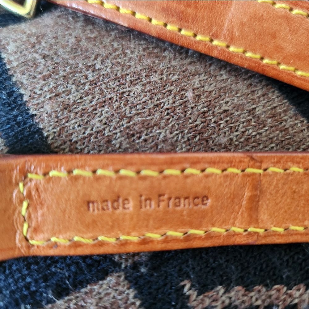 Louis Vuitton Leather with Goldtone Brass Strap - Picture 7 of 9